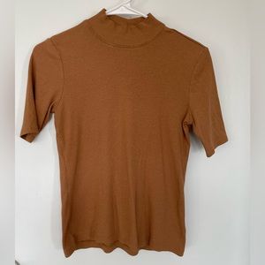 Short sleeve turtle neck blouse